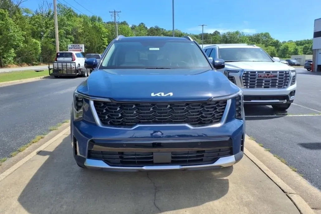 2025 Kia Sorento S photo 1