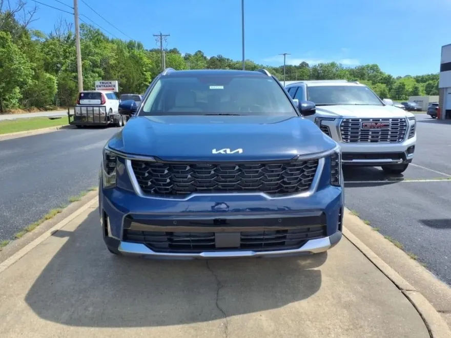 2025 Kia Sorento S photo 1