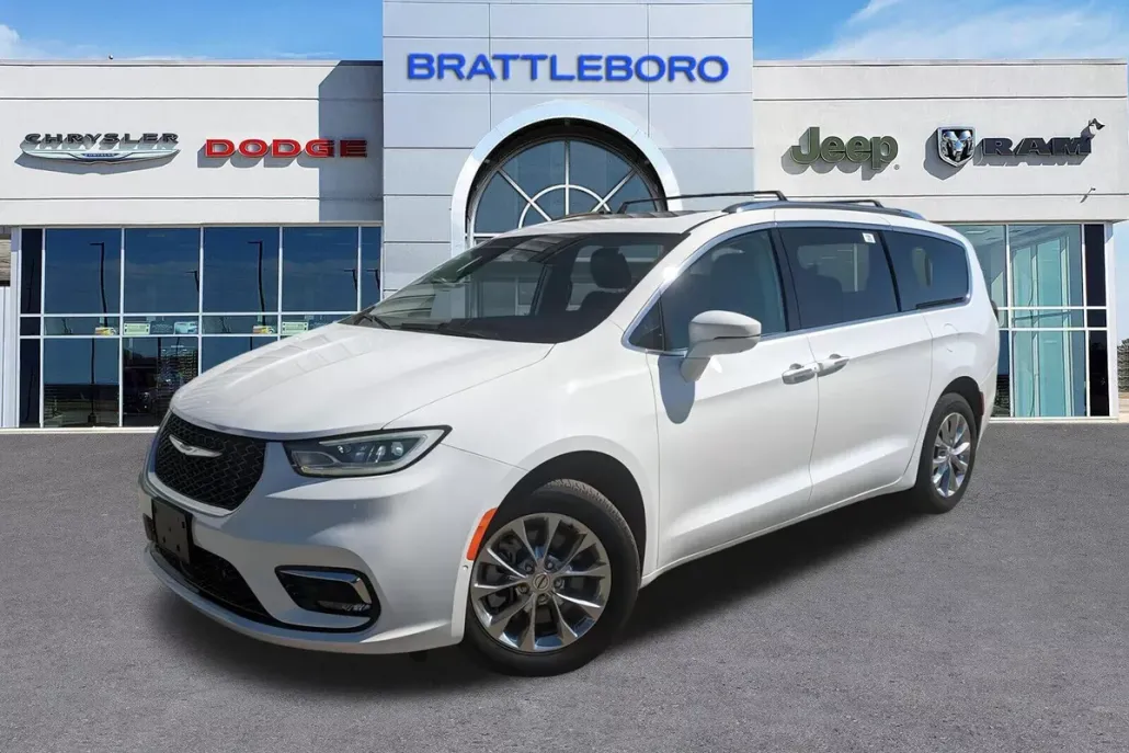 2021 Chrysler Pacifica Touring L photo 1