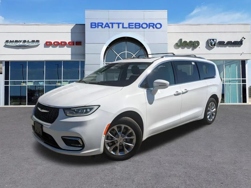 2021 Chrysler Pacifica Touring L photo 1