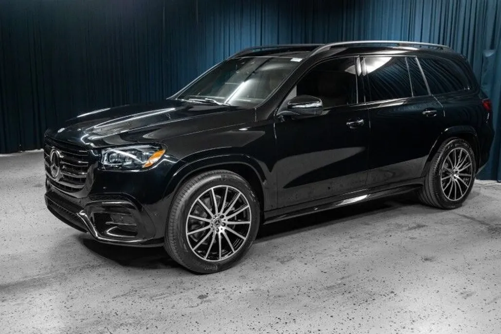 2025 Mercedes Benz GLS 450 4MATIC photo 1