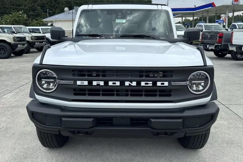 2025 Ford Bronco Base photo 1