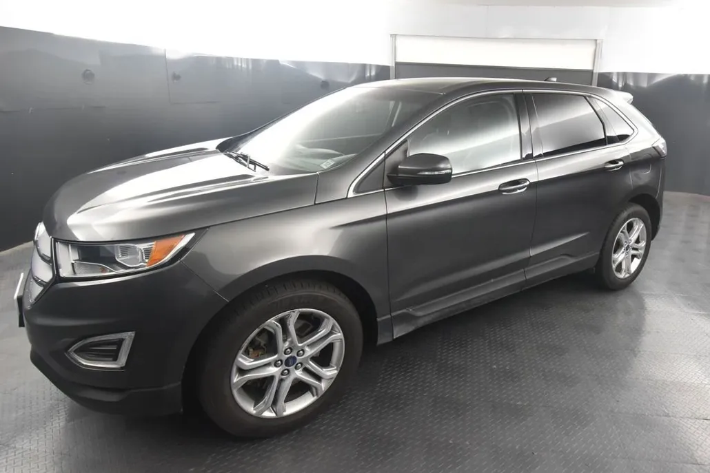 2017 Ford Edge Titanium photo 1
