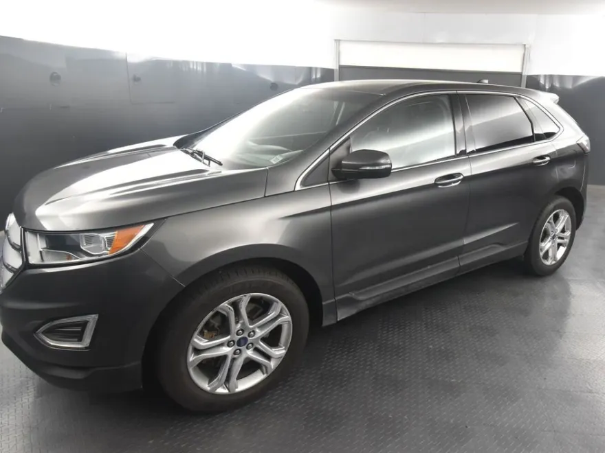 2017 Ford Edge Titanium photo 1