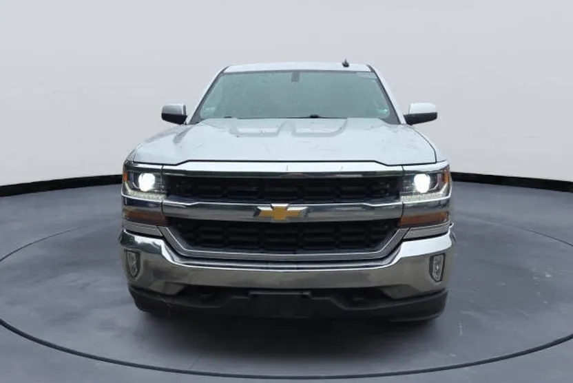 2017 Chevrolet Silverado 1500 LT photo 1