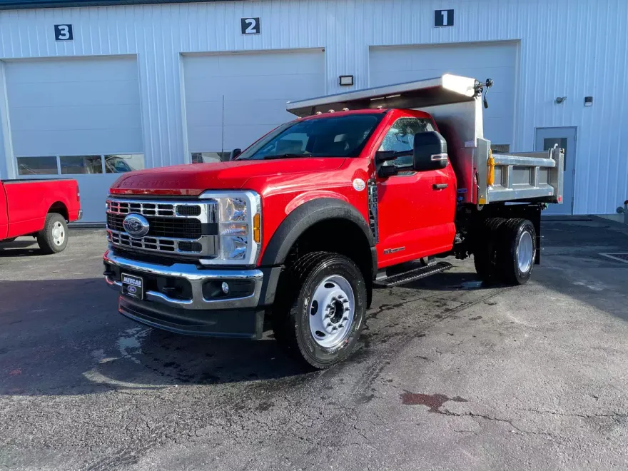 2024 Ford F-600 photo 1