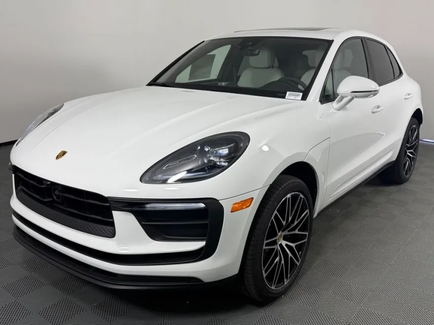 2025 Porsche Macan T photo 1