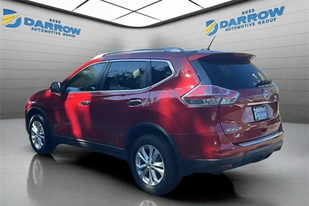 2016 Nissan Rogue SV photo 1