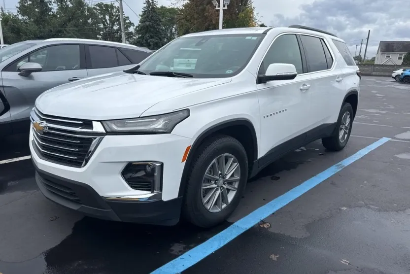 2023 Chevrolet Traverse Leather photo 1