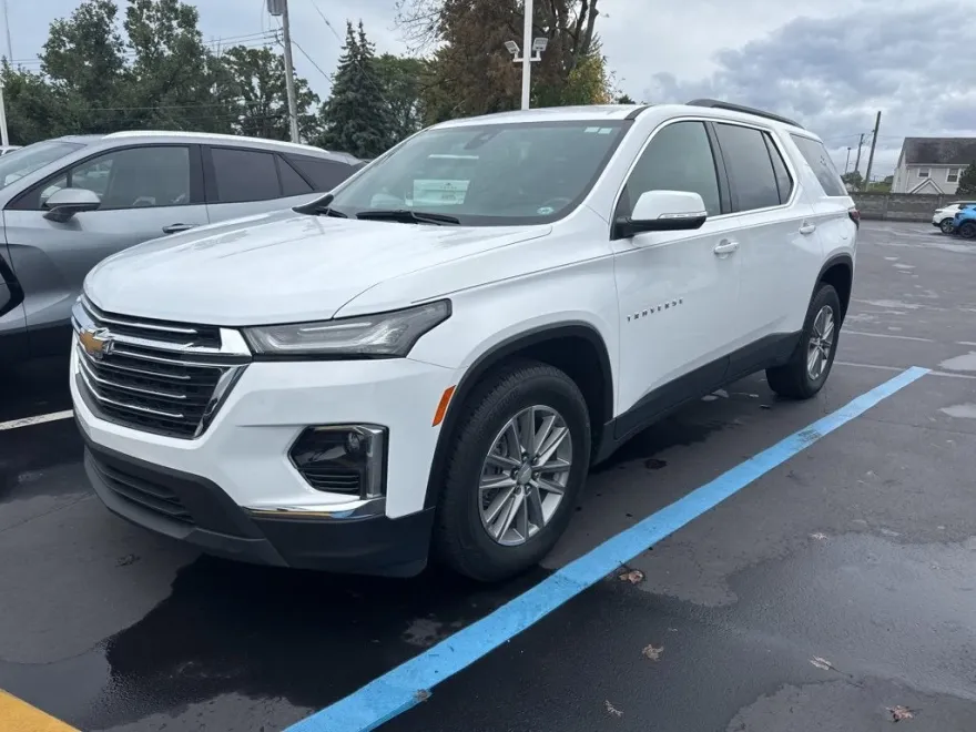 2023 Chevrolet Traverse Leather photo 1
