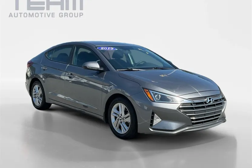 2019 Hyundai Elantra SEL photo 1