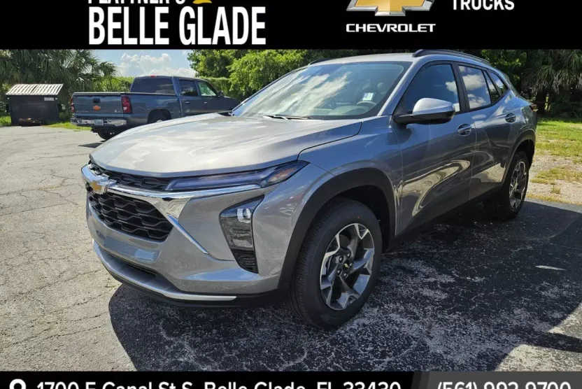 2025 Chevrolet Trax LT photo 1