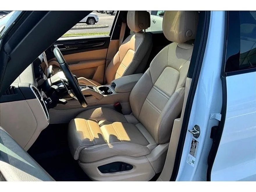 2023 Porsche Cayenne Platinum Edition photo 53
