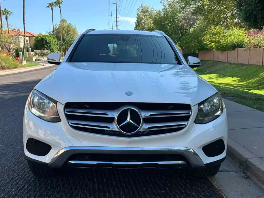 2017 Mercedes Benz GLC 300 photo 1
