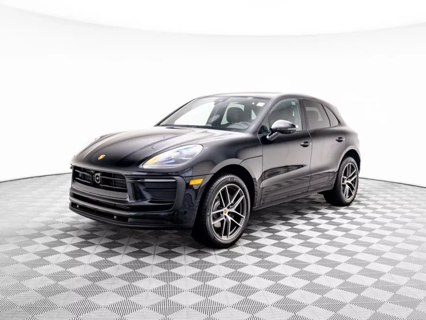 2025 Porsche Macan T photo 1