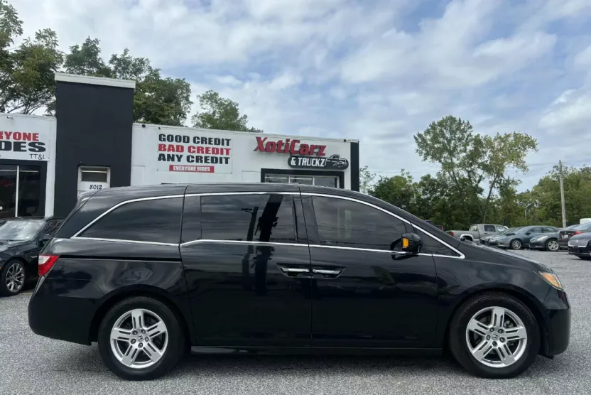 2012 Honda Odyssey Touring photo 1