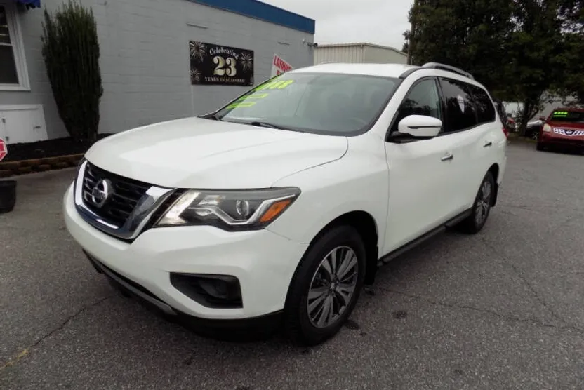 2017 Nissan Pathfinder S photo 1
