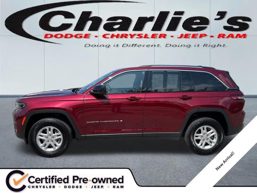2023 Jeep Grand Cherokee Laredo photo 1