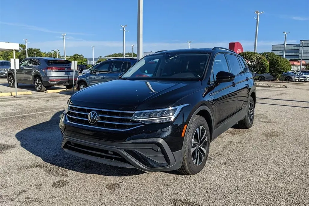 2024 Volkswagen Tiguan S photo 1