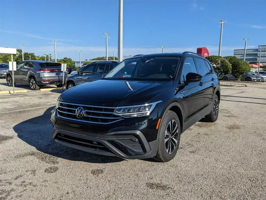 2024 Volkswagen Tiguan S photo 1