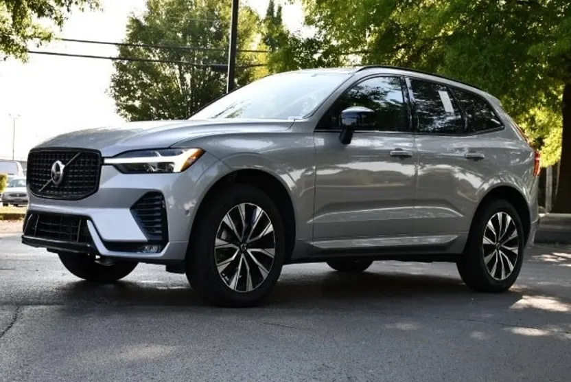 2025 Volvo XC60 B5 Plus photo 1