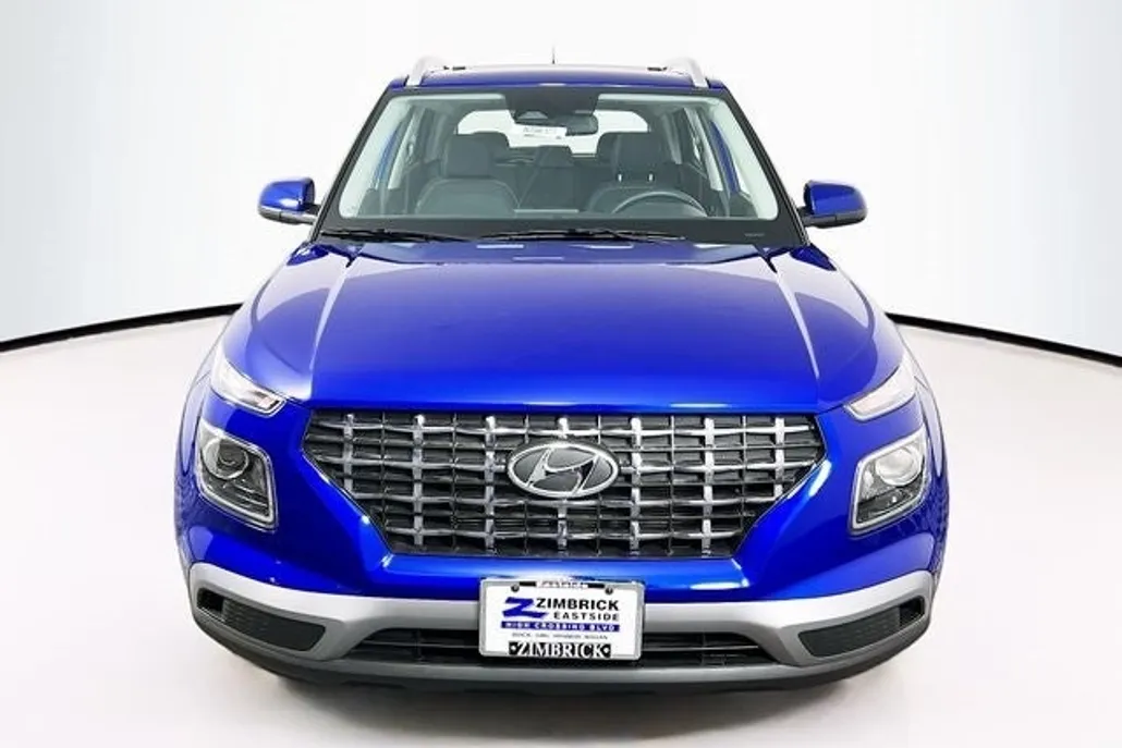 2025 Hyundai Venue SEL photo 1