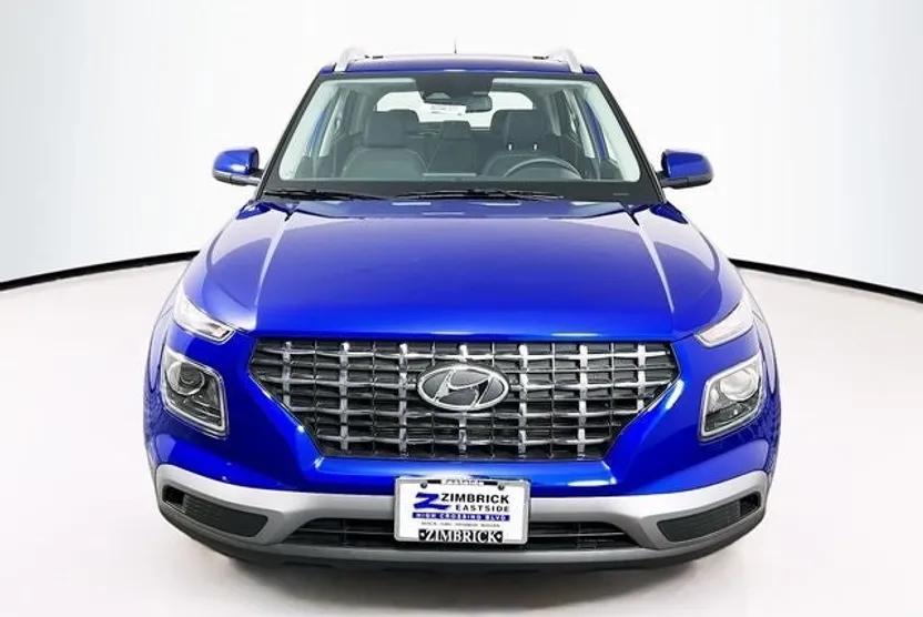 2025 Hyundai Venue SEL photo 1