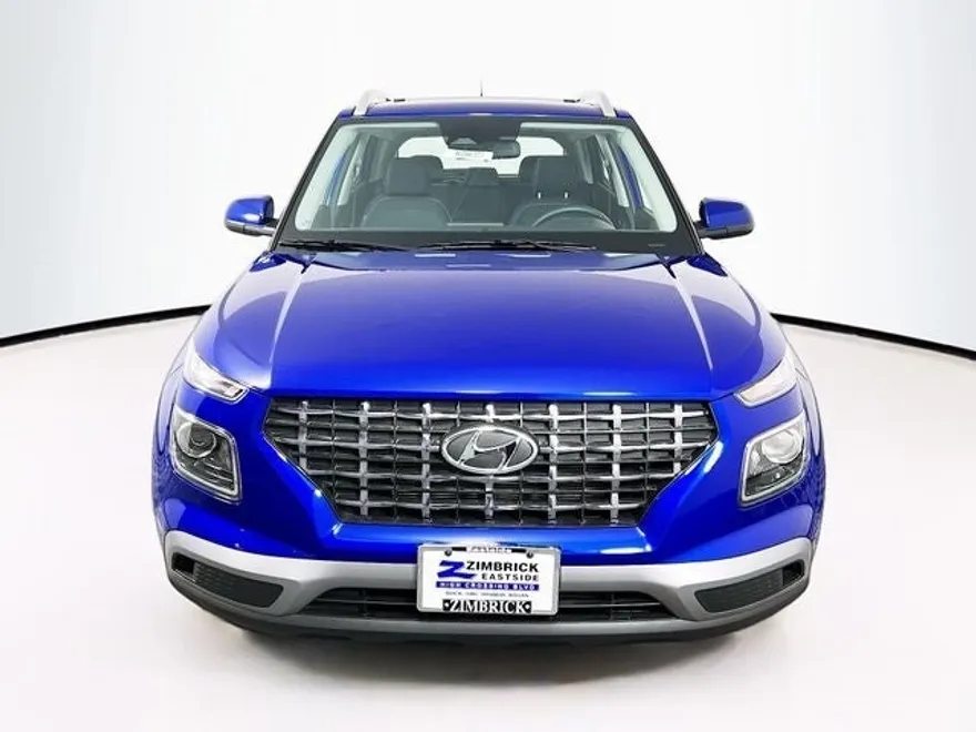 2025 Hyundai Venue SEL photo 1