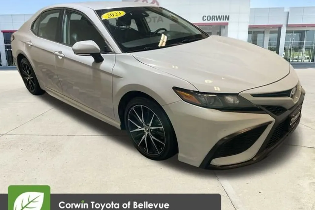 2023 Toyota Camry SE photo 1