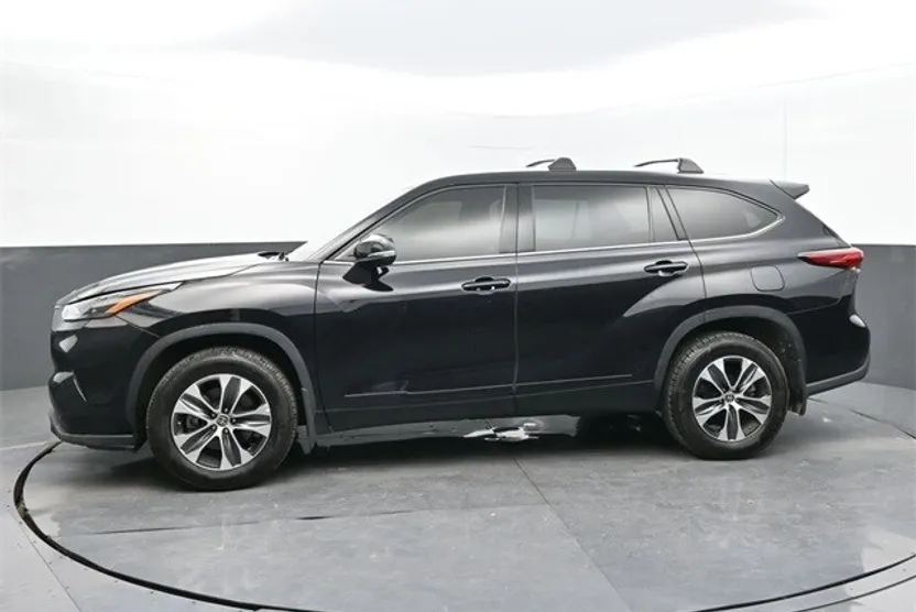 2022 Toyota Highlander XLE photo 1