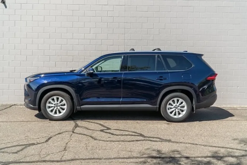 2024 Toyota Grand Highlander XLE photo 1
