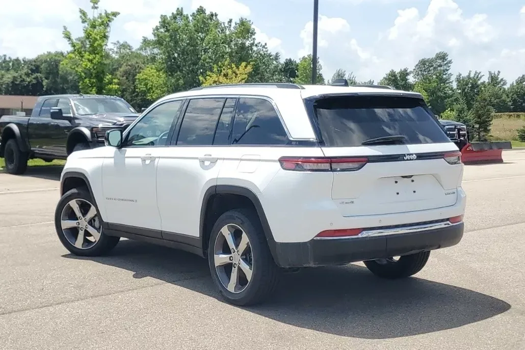 2022 Jeep Grand Cherokee Limited photo 1