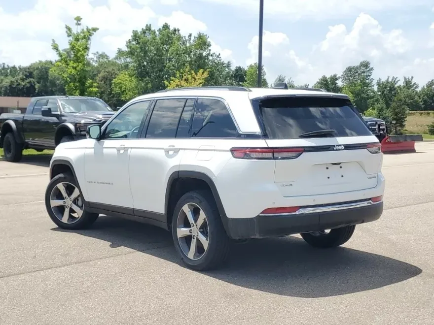 2022 Jeep Grand Cherokee Limited photo 1