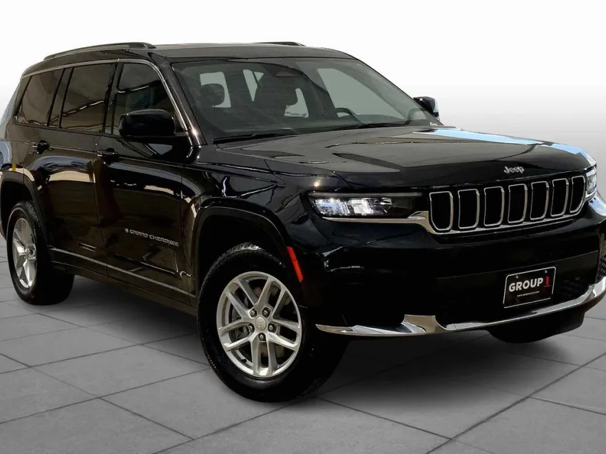 2023 Jeep Grand Cherokee Laredo photo 1