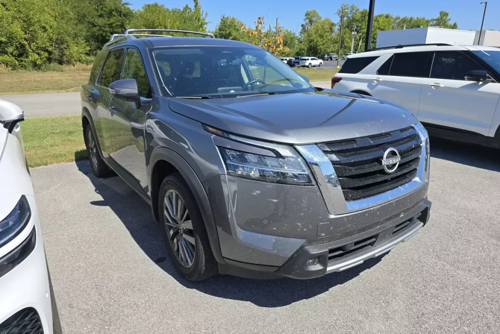 2024 Nissan Pathfinder SL photo 1