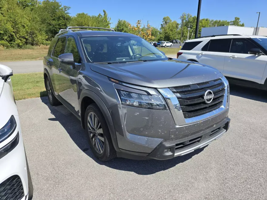 2024 Nissan Pathfinder SL photo 1