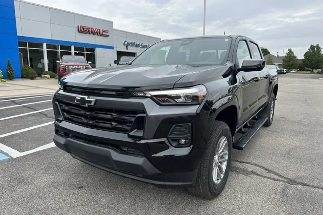 2026 Chevrolet Colorado LT photo 1