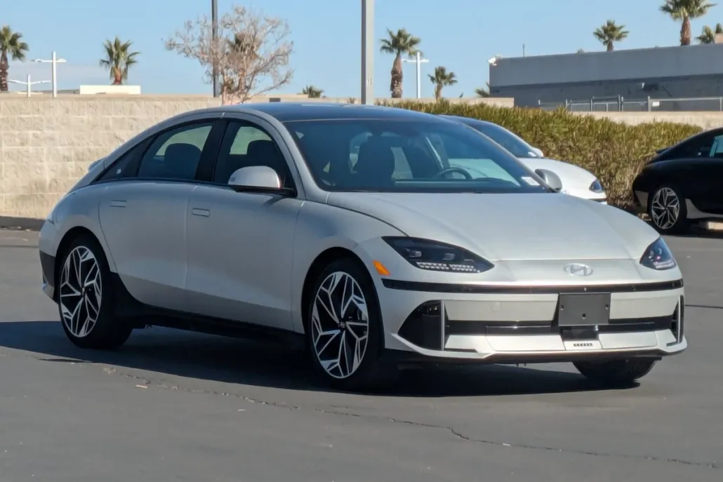 2023 Hyundai Ioniq 6 Limited photo 1
