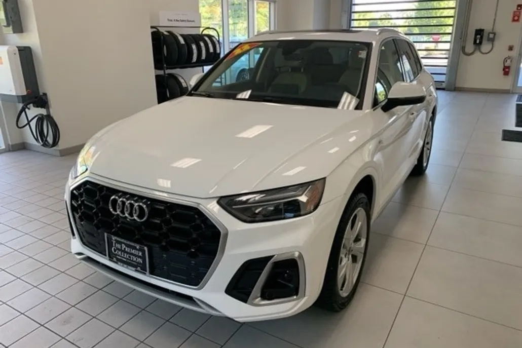 2022 Audi Q5 45 S line Premium Plus photo 1