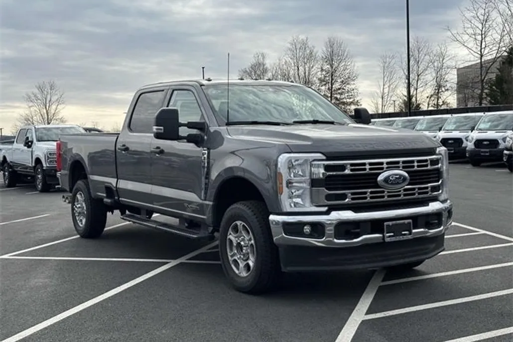2025 Ford F-350 photo 1