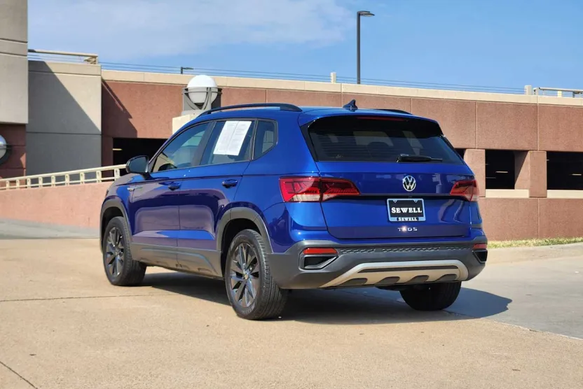 2023 Volkswagen Taos S photo 1