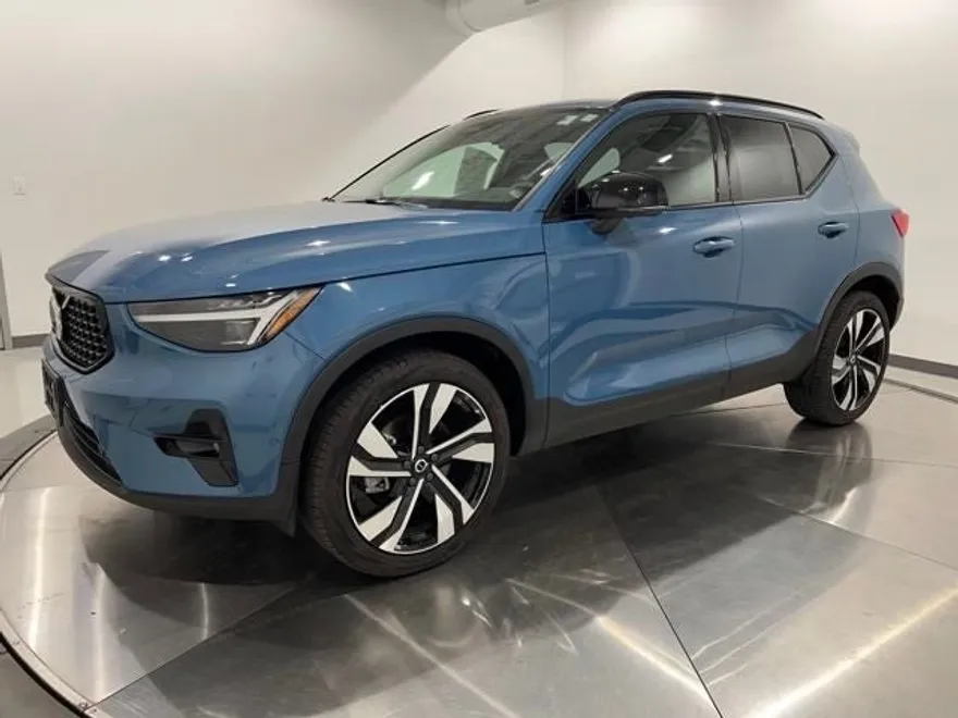 2024 Volvo XC40 Ultimate photo 1