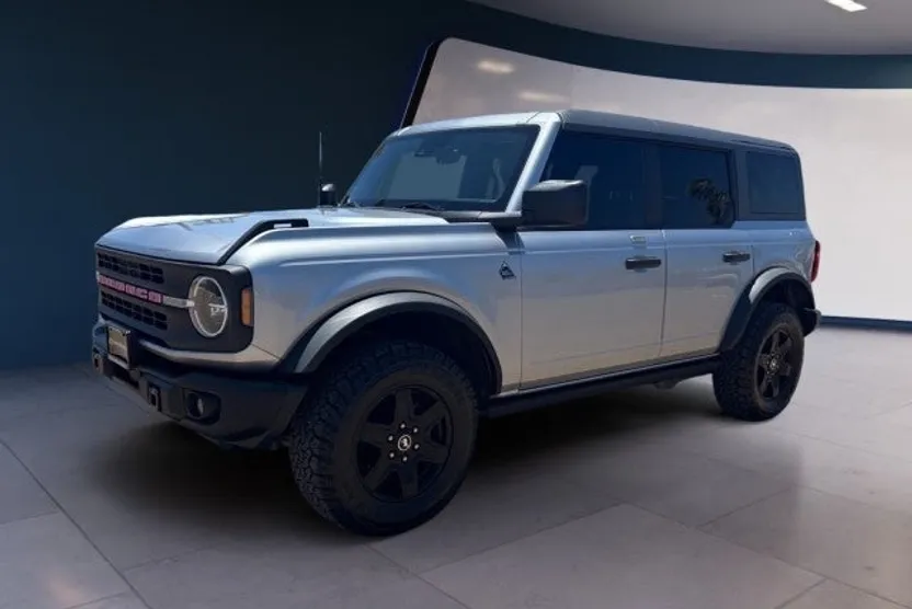 2023 Ford Bronco Black Diamond photo 1