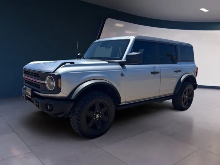 2023 Ford Bronco Black Diamond photo 1