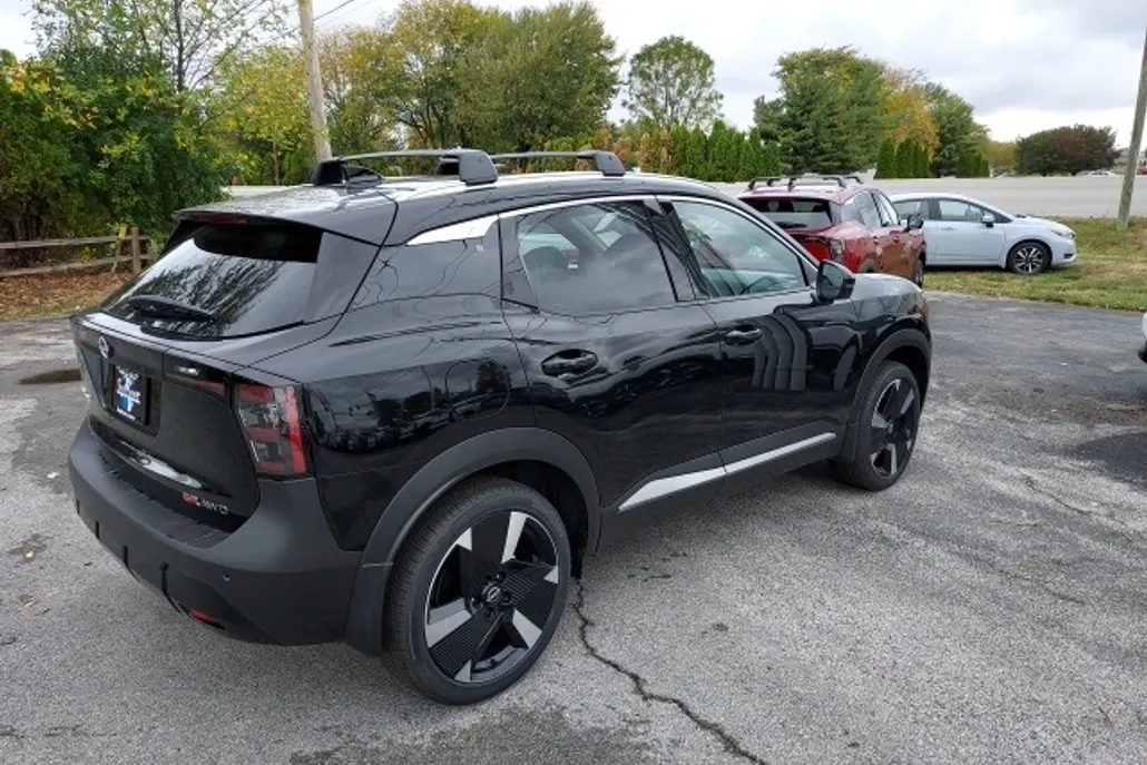 2026 Nissan Kicks SR photo 1