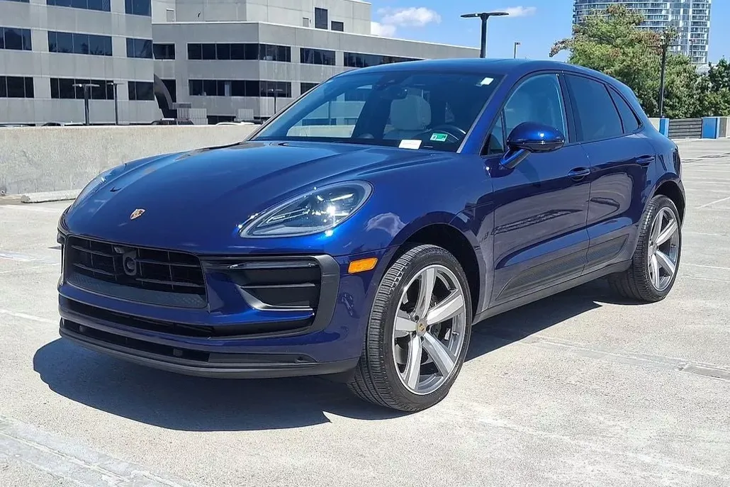2024 Porsche Macan T photo 1