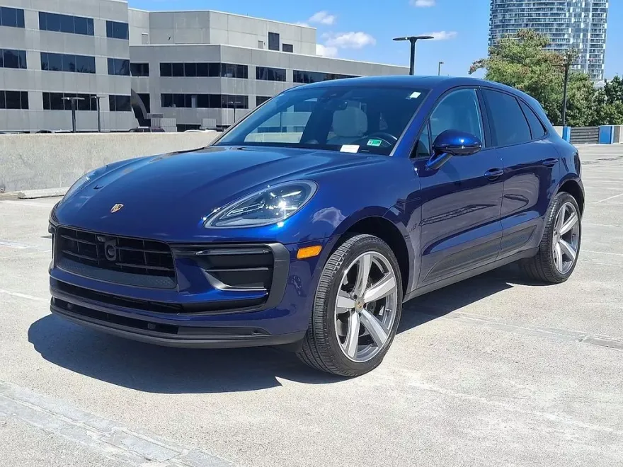 2024 Porsche Macan T photo 1