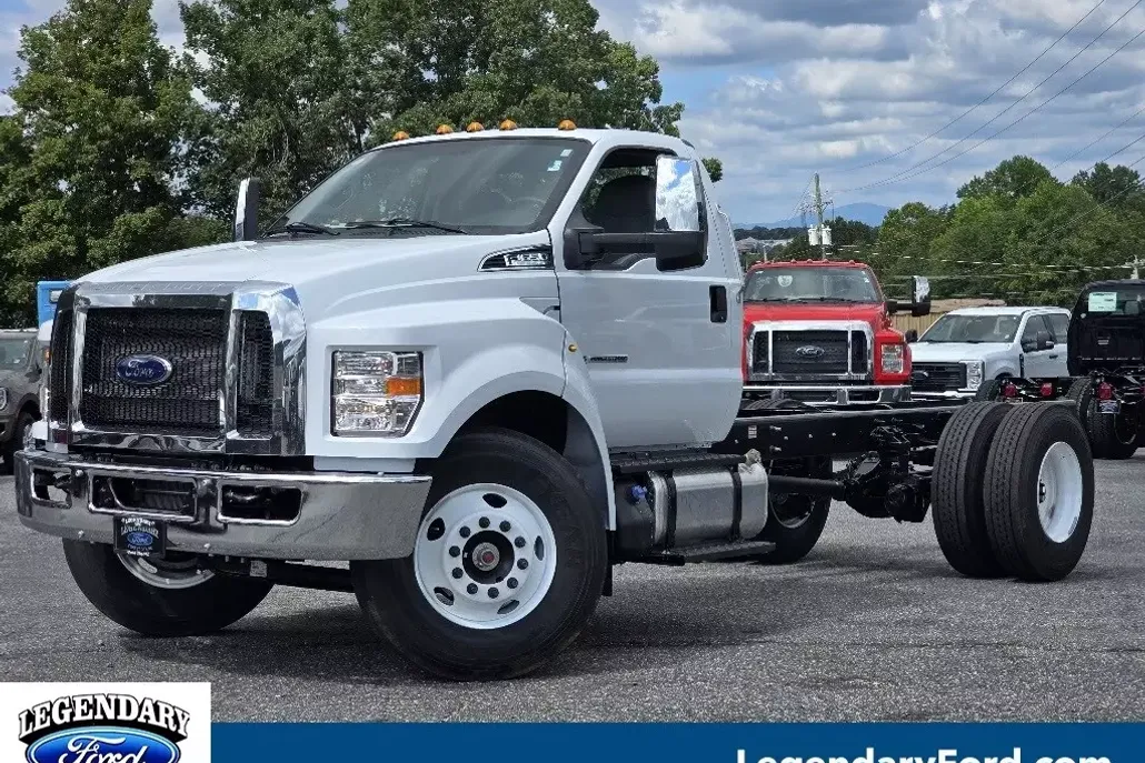 2026 Ford F-650 Base photo 1