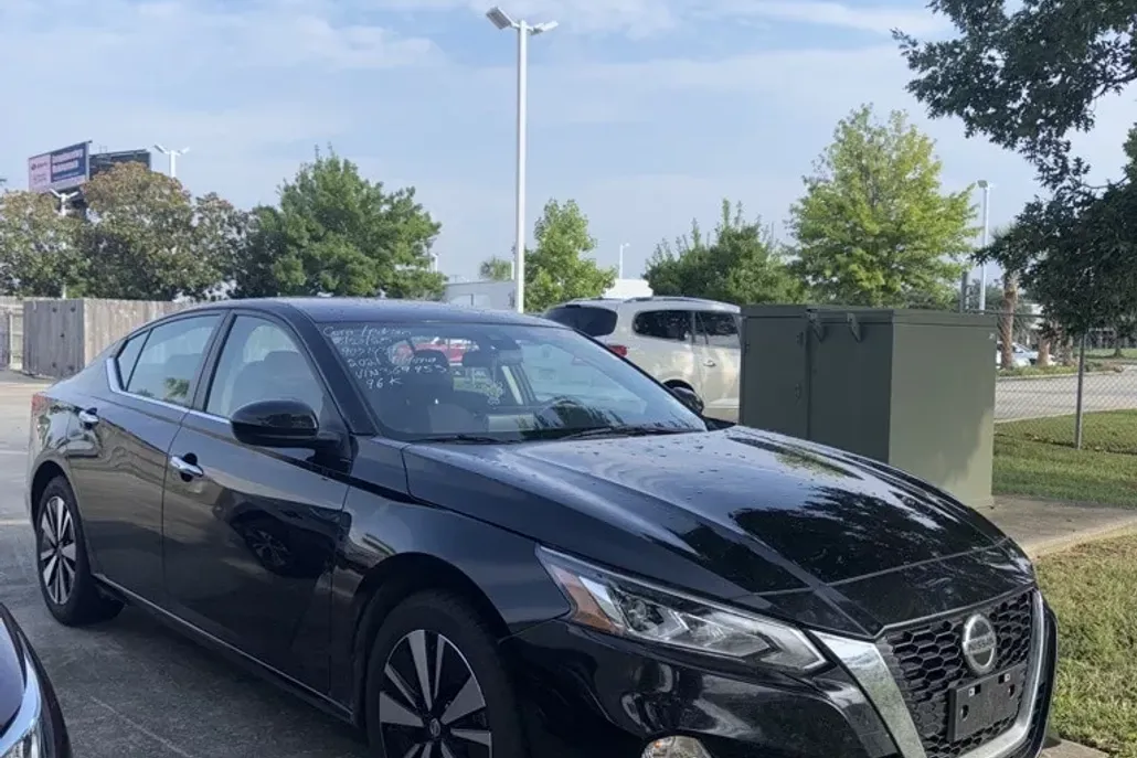2021 Nissan Altima 2.5 SV photo 1