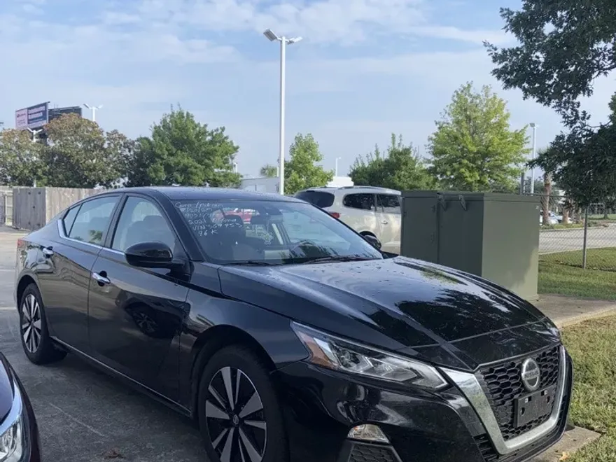 2021 Nissan Altima 2.5 SV photo 1